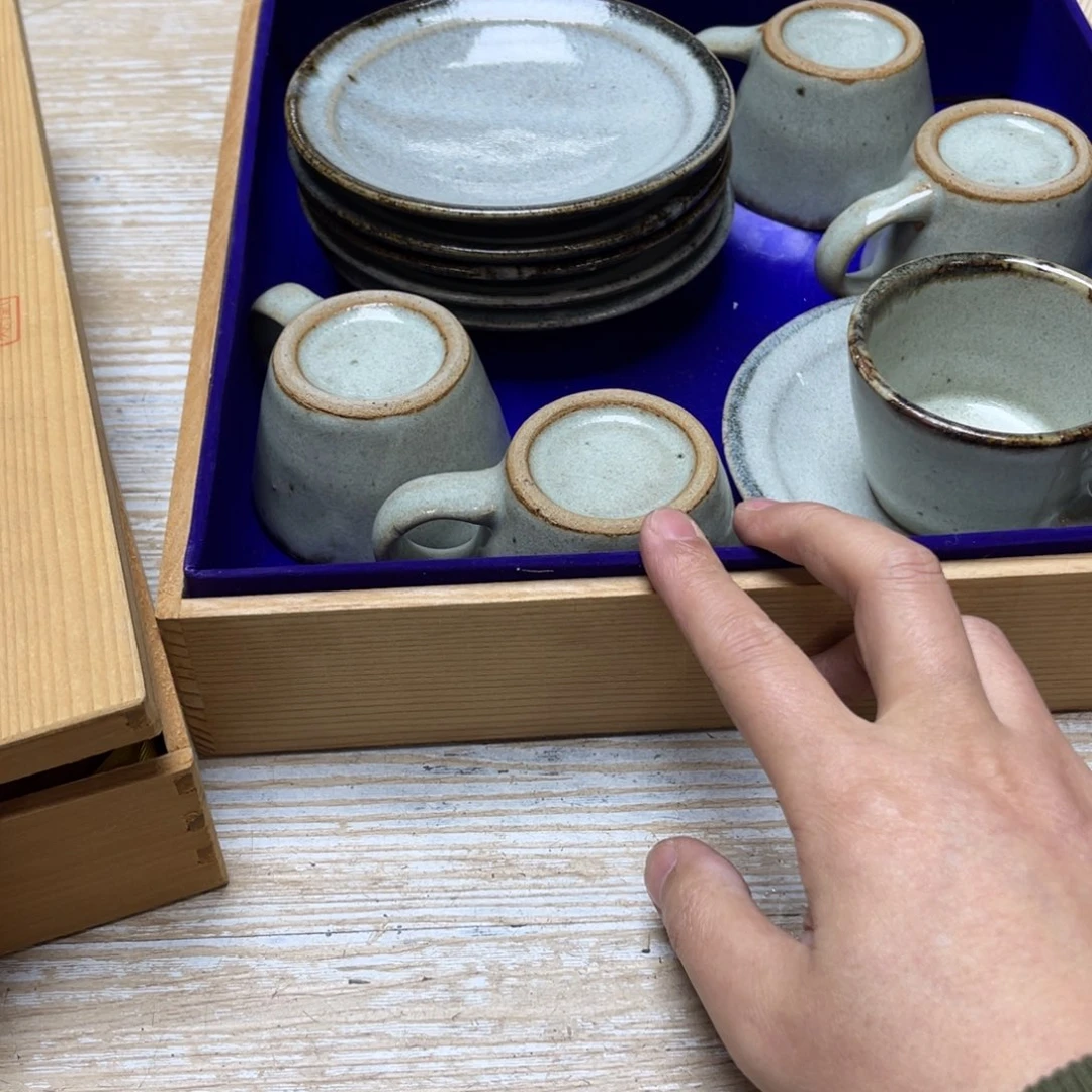 瓷片用****之密密麻麻地排列着一个