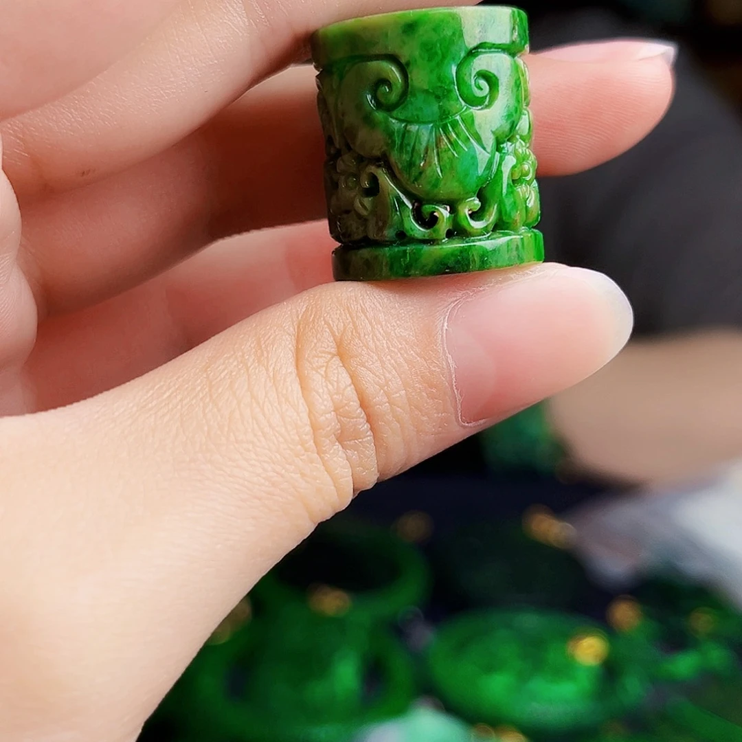 颈饰未镶嵌翡翠多样性