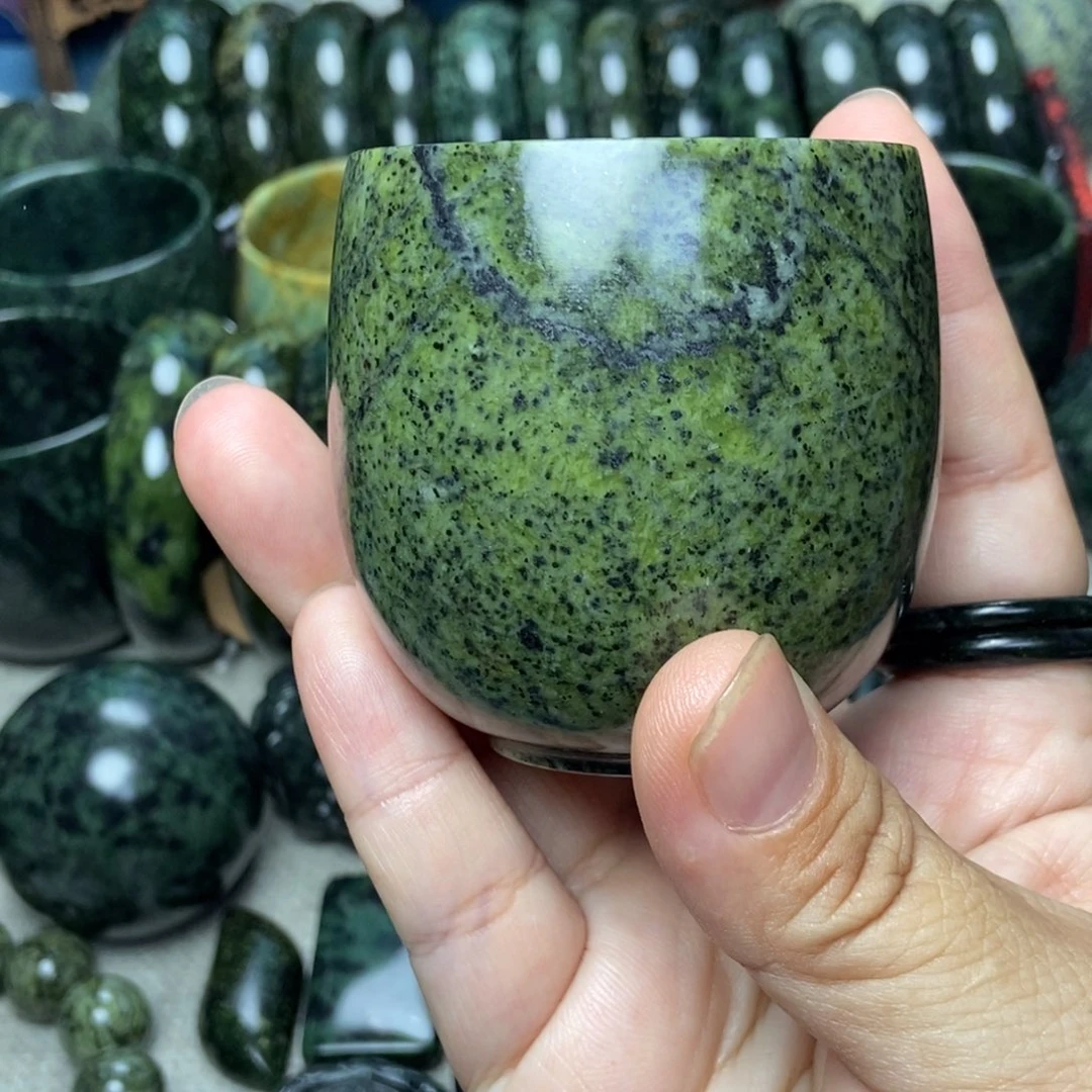 蛇纹石玉未镶嵌杯子成**儿