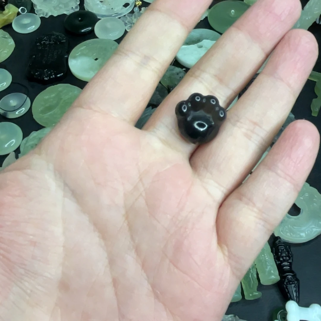 *****岫玉未镶嵌颈饰猫爪