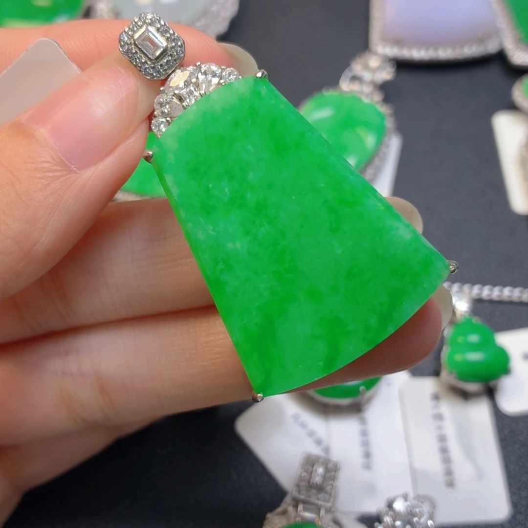 _****翡翠银S925镶嵌颈饰