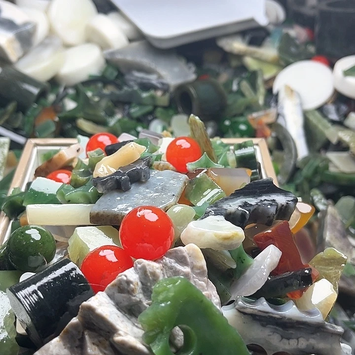 和田玉（糖玉）和田玉边角料9K金镶嵌?****娘