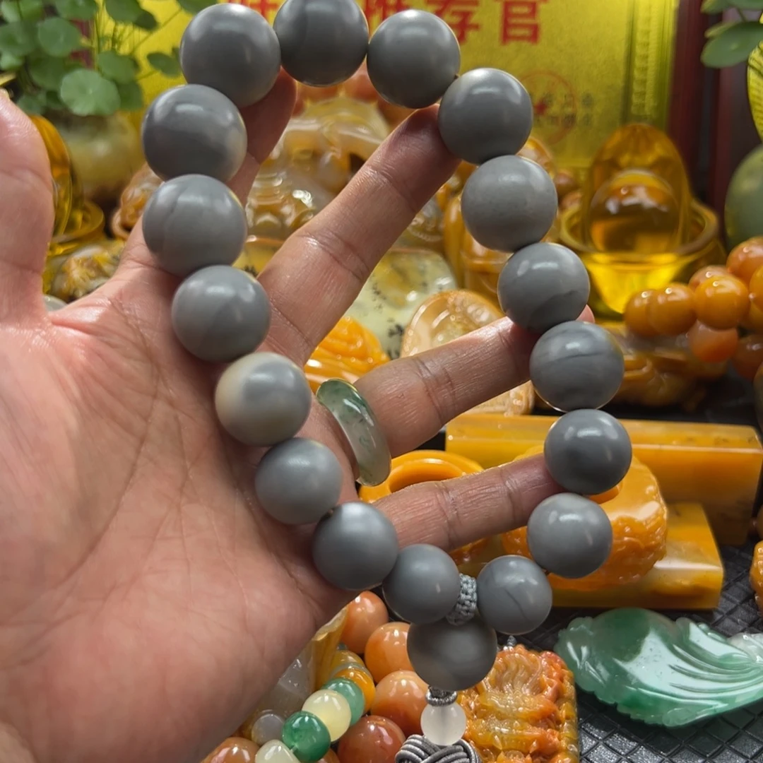 石英质玉未镶嵌颈饰