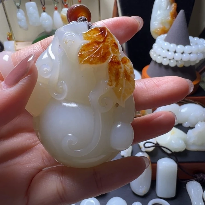 天***德和田玉未镶嵌颈饰