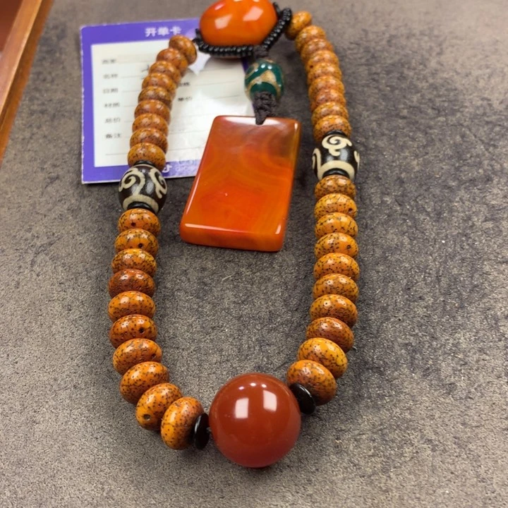 星月菩提吊坠手持