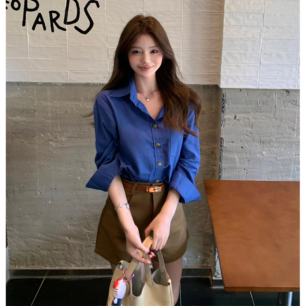 2025新款克莱因蓝套装美式衬衫女显白高级感上衣卡其色西装短裤女