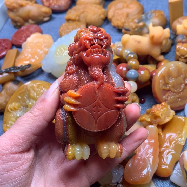 石英质玉（黄龙玉）未镶嵌颈饰