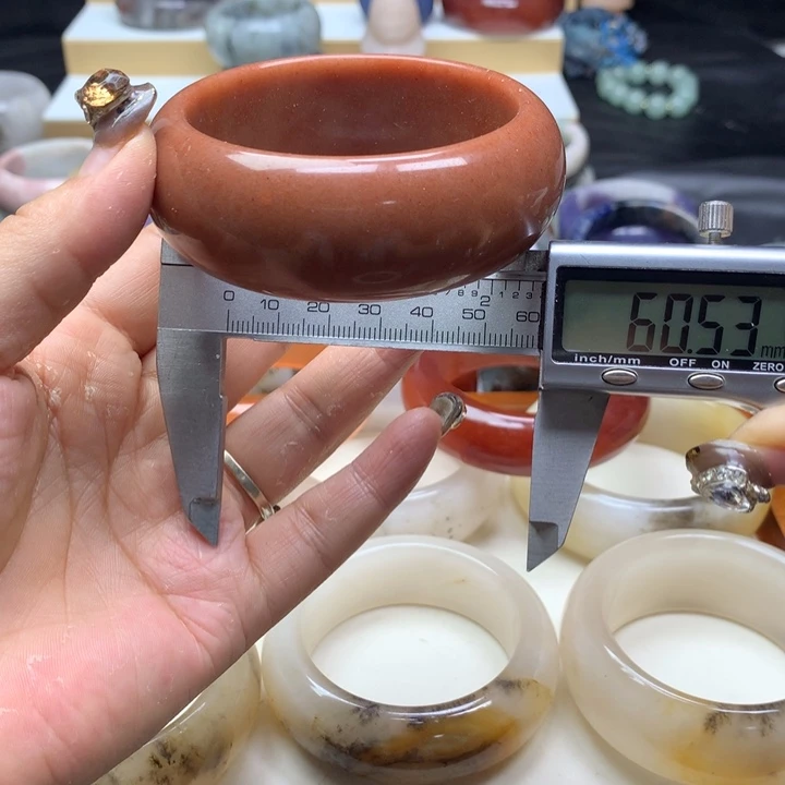 未镶嵌手镯石英质玉