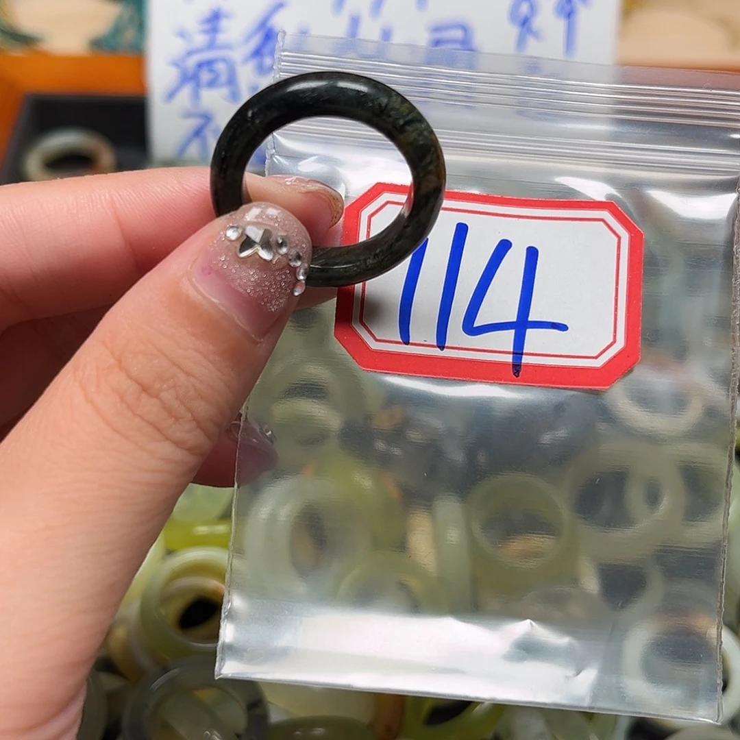 清***枝未镶嵌蛇纹石玉珠宝奇石