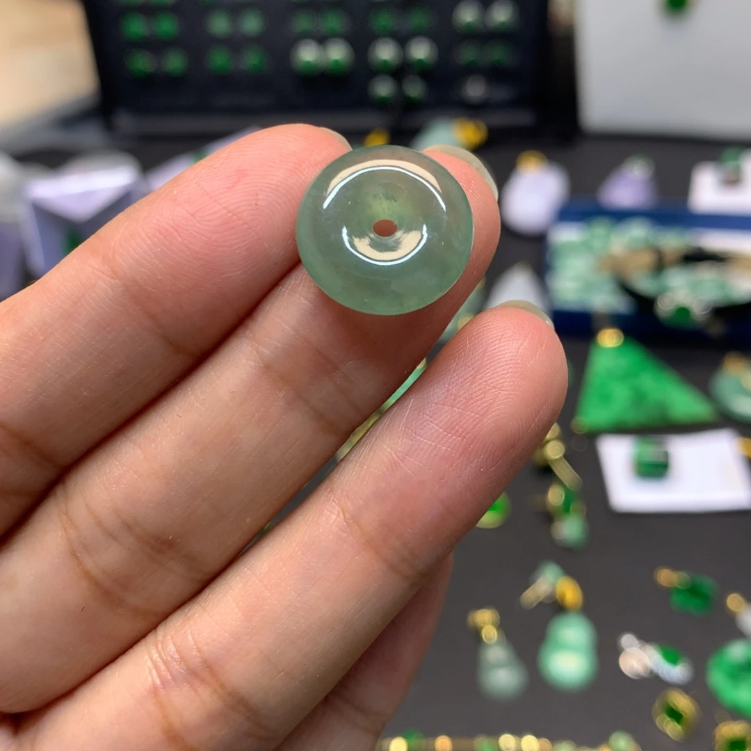 翡翠未镶嵌吊坠(不含链)有纹裂