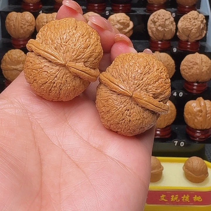 文玩核桃把件脑纹元宝…………17
