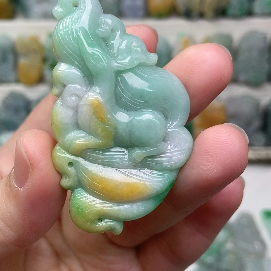 翡翠未镶嵌吊坠(赠链)