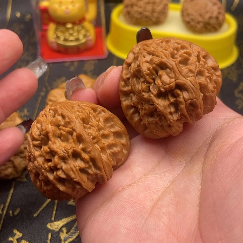 【闪购商品】文玩核桃把件核**ㅤ白狮子