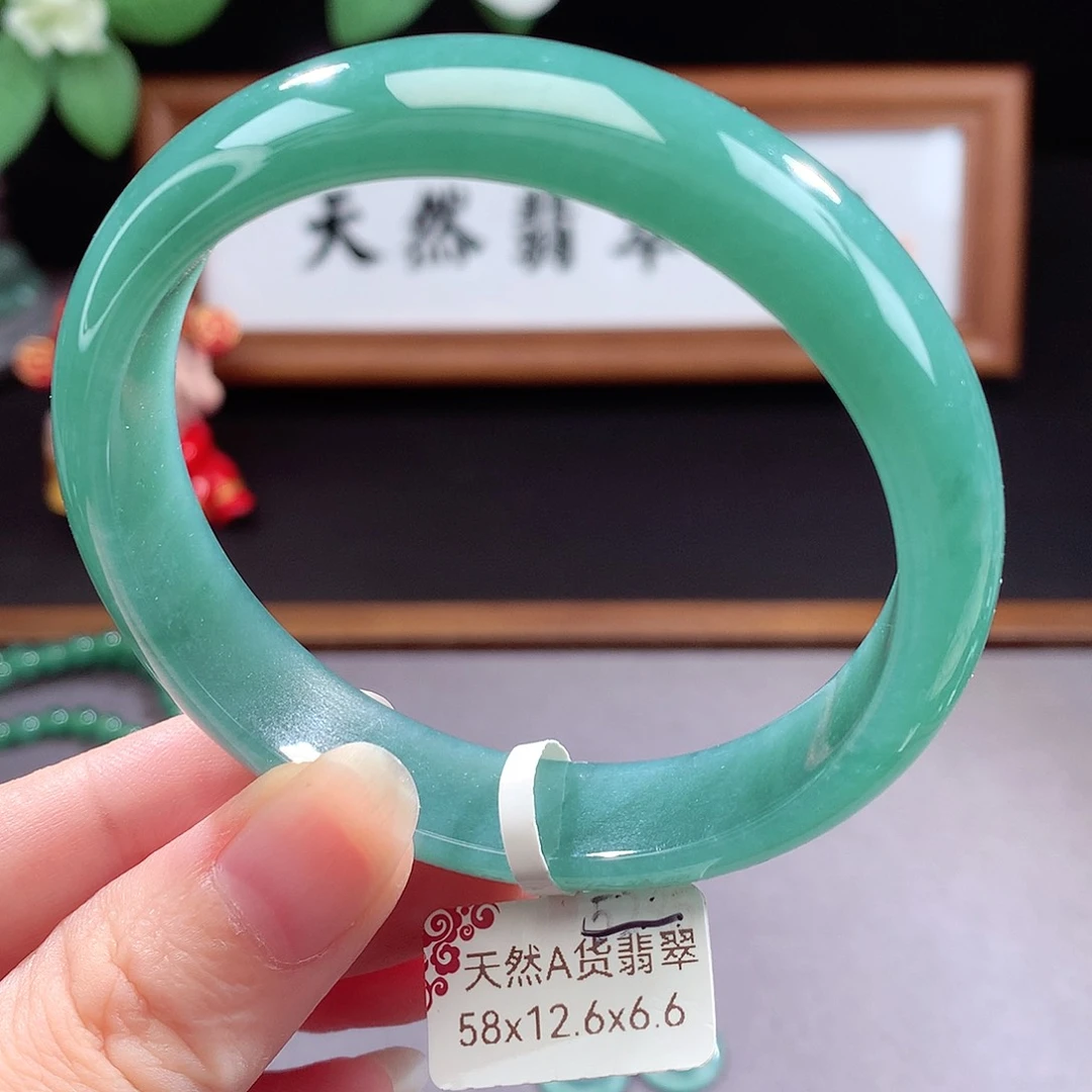 未镶嵌手镯（圆镯）翡翠