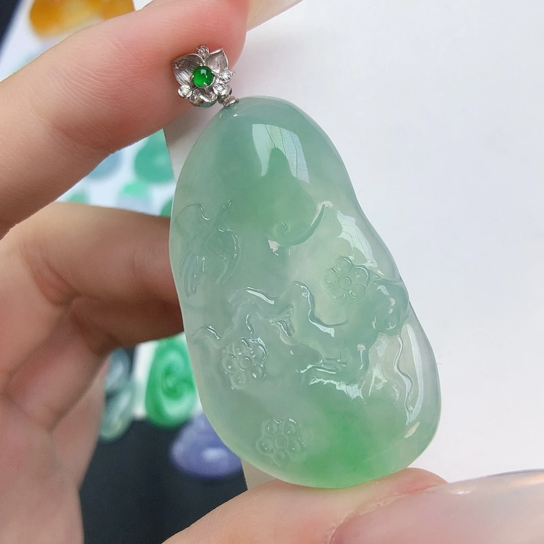 翡翠18K金镶嵌颈饰喜鹊登枝