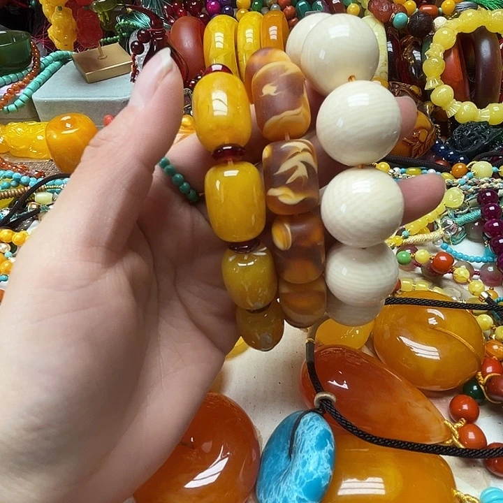 树脂制品?****梦2460手链三条