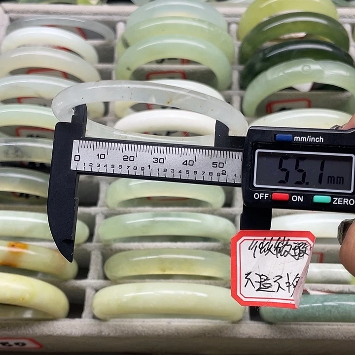 蛇纹石玉未镶嵌手镯669