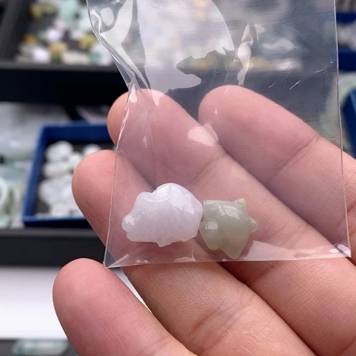 陶***欢翡翠未镶嵌吊坠(不含链)