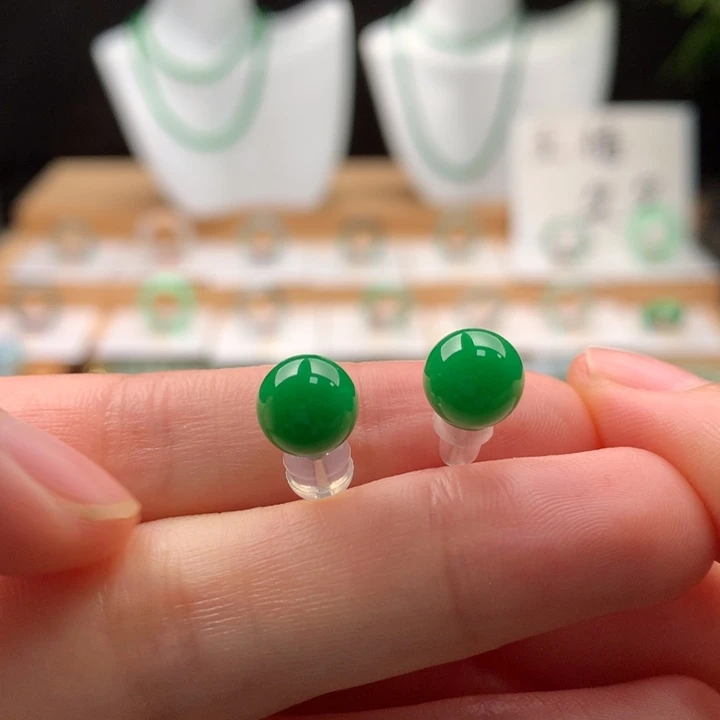 18K金镶嵌翡翠耳饰天然缅甸A货翡翠卡8mm