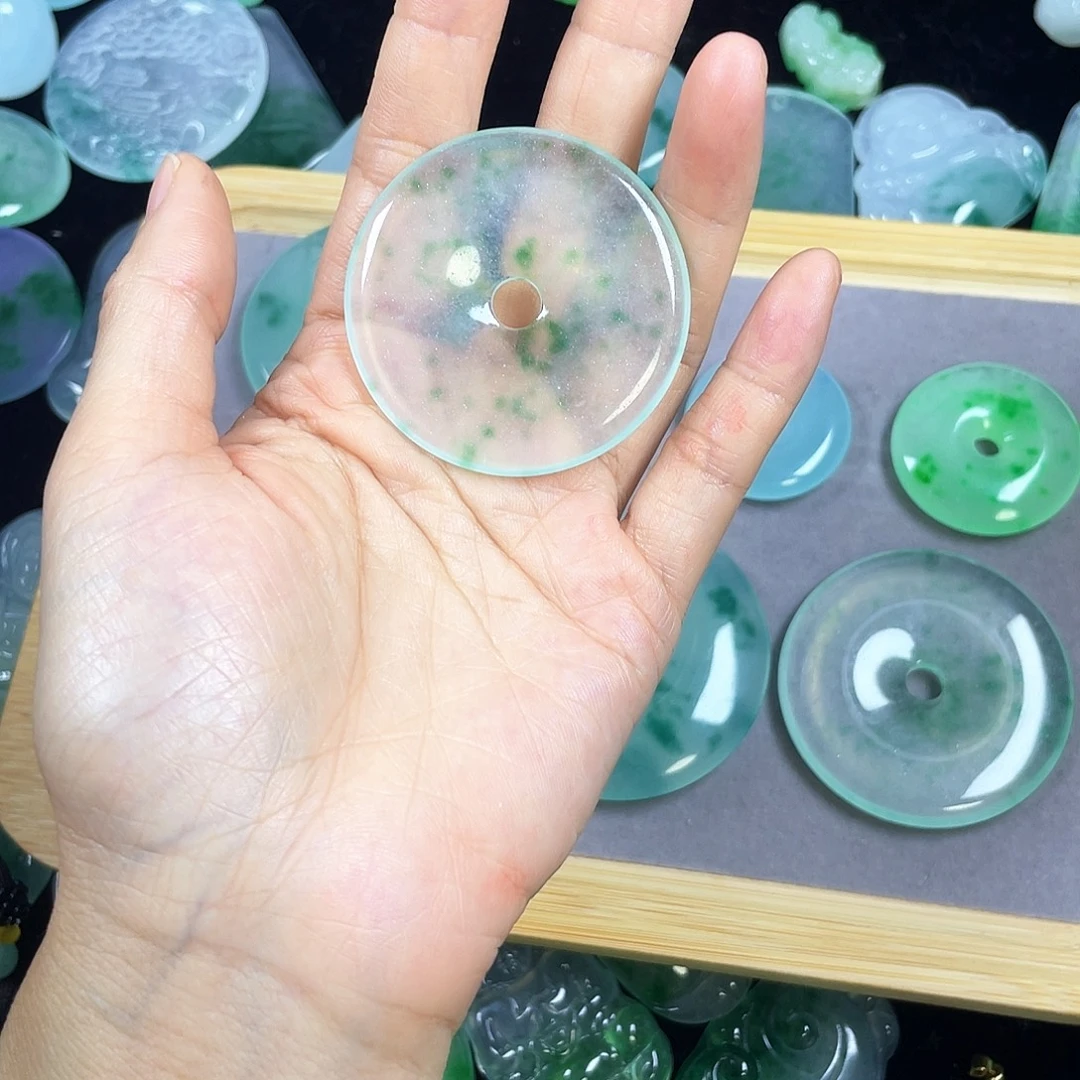 用***7翡翠未镶嵌颈饰吊坠