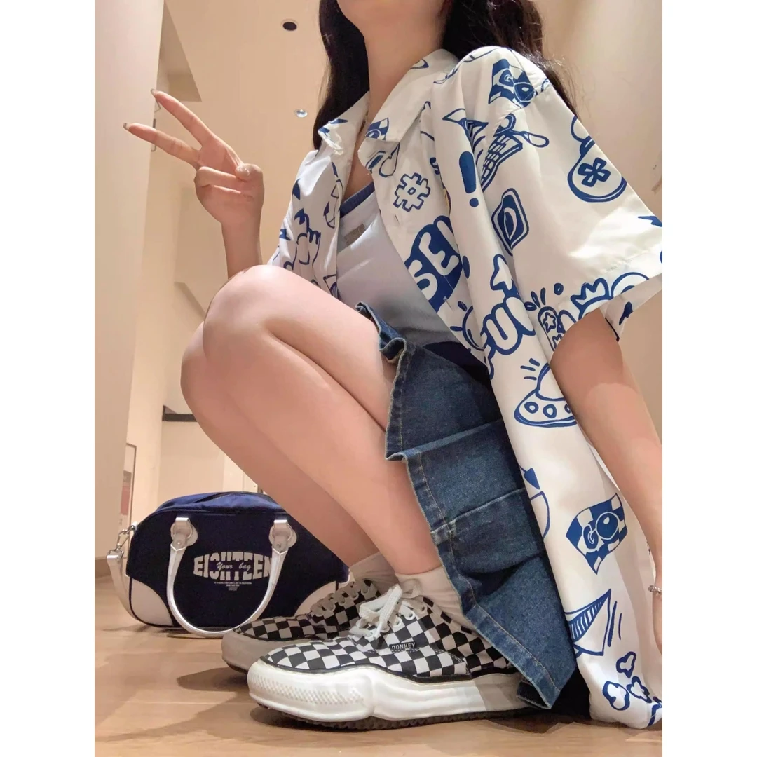 美式涂鸦卡通满印设计感短袖衬衫女夏季2025新款宽松学院风上衣