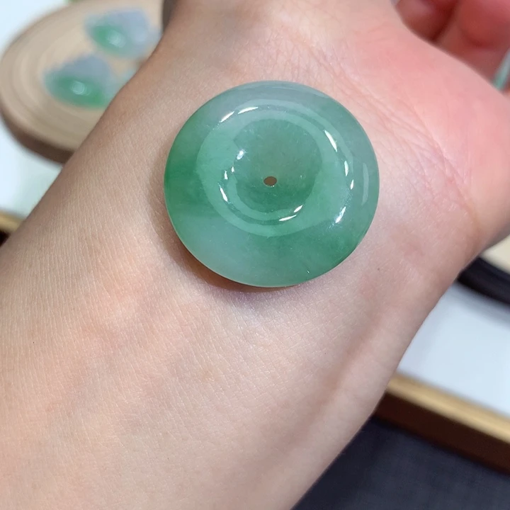 翡翠未镶嵌颈饰13