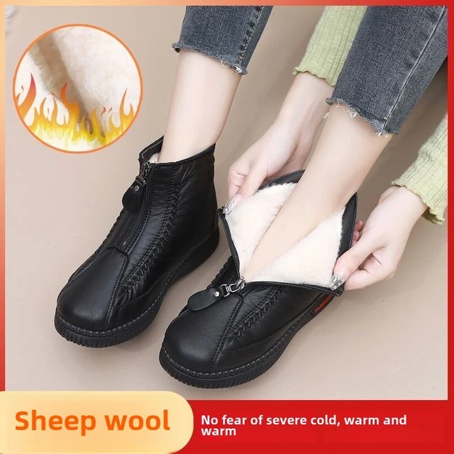 冬季妈妈棉鞋女羊毛里暖中老年奶奶棉靴软底防滑增厚老年皮靴