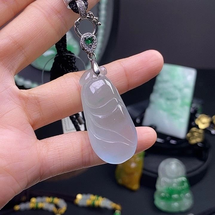 翡翠未镶嵌吊坠(赠链)