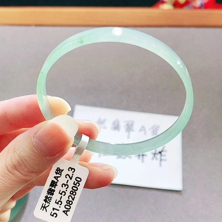 翡翠未镶嵌手镯（圆镯）