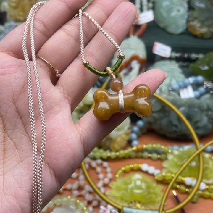 蛇纹石玉吊坠合金