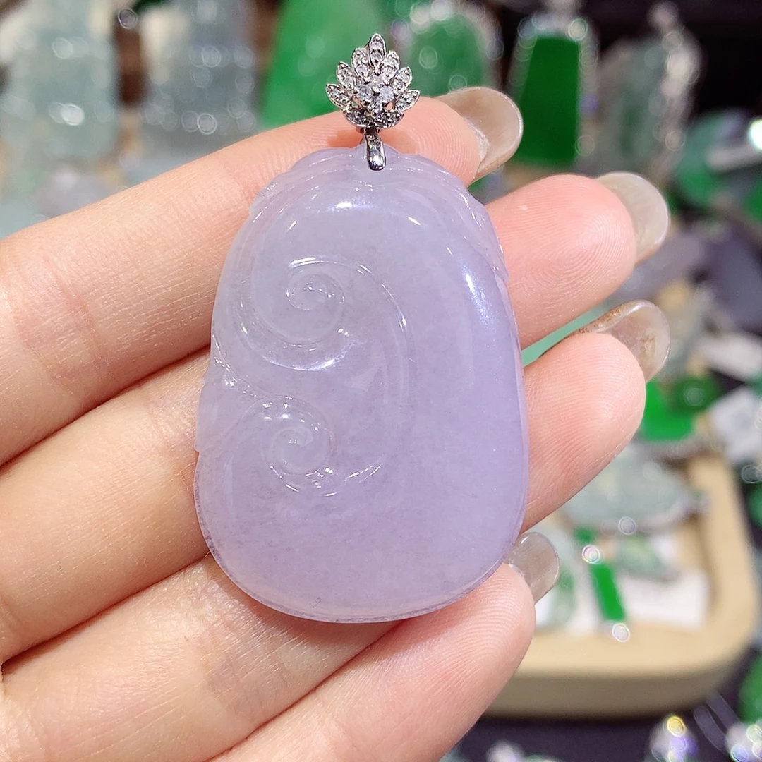 翡翠18K金镶嵌颈饰如意