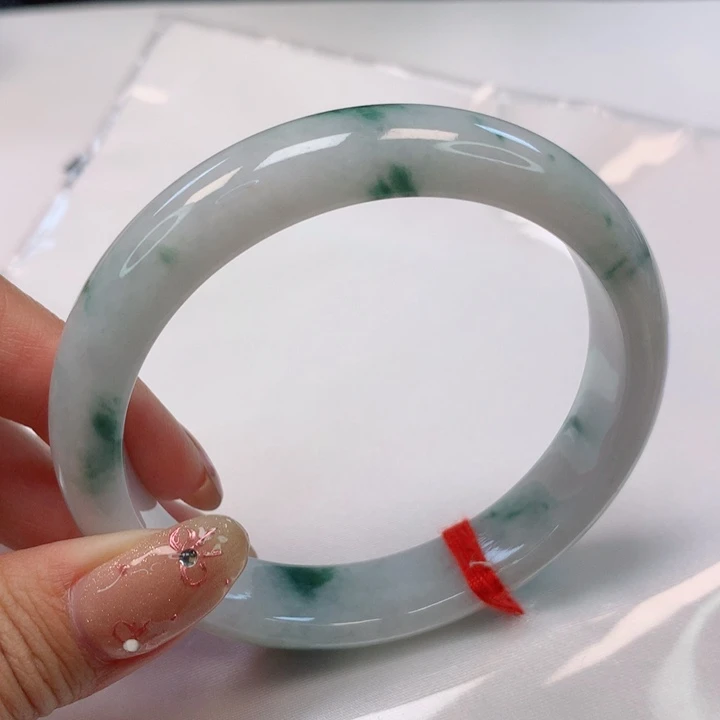 翡翠手镯未镶嵌59圈