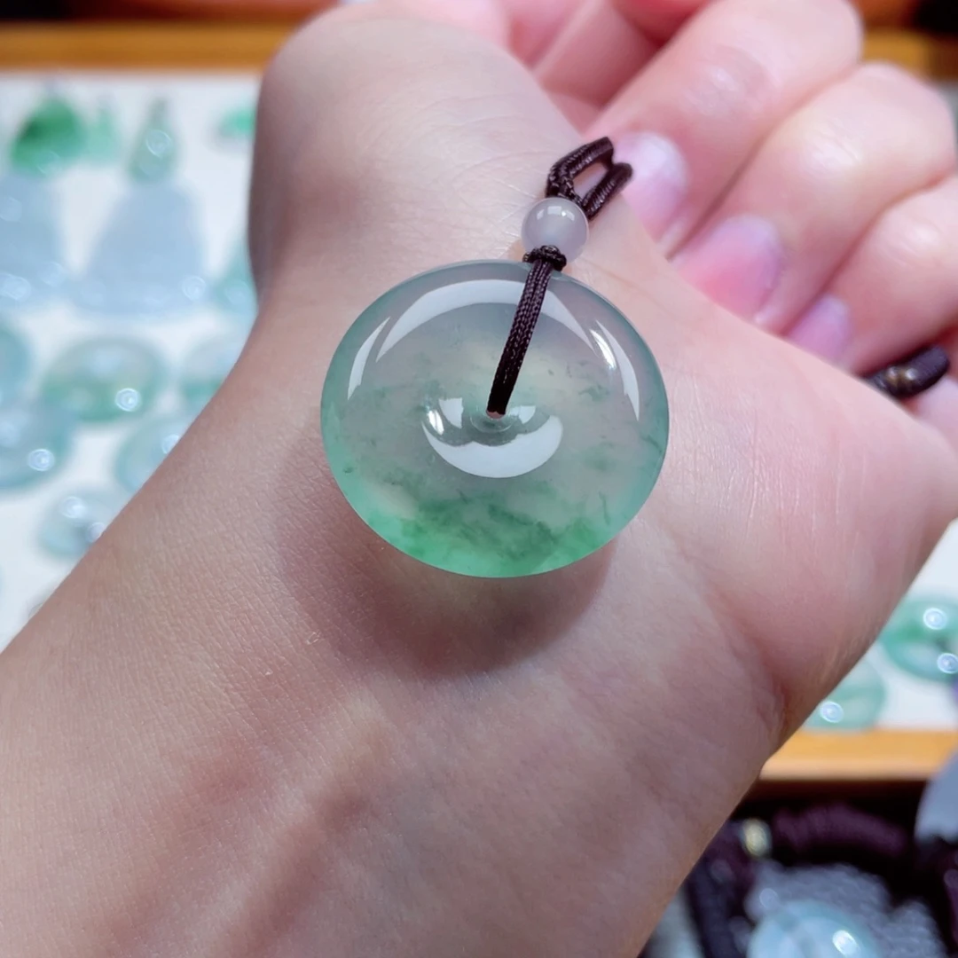 翡翠颈饰未镶嵌扣子