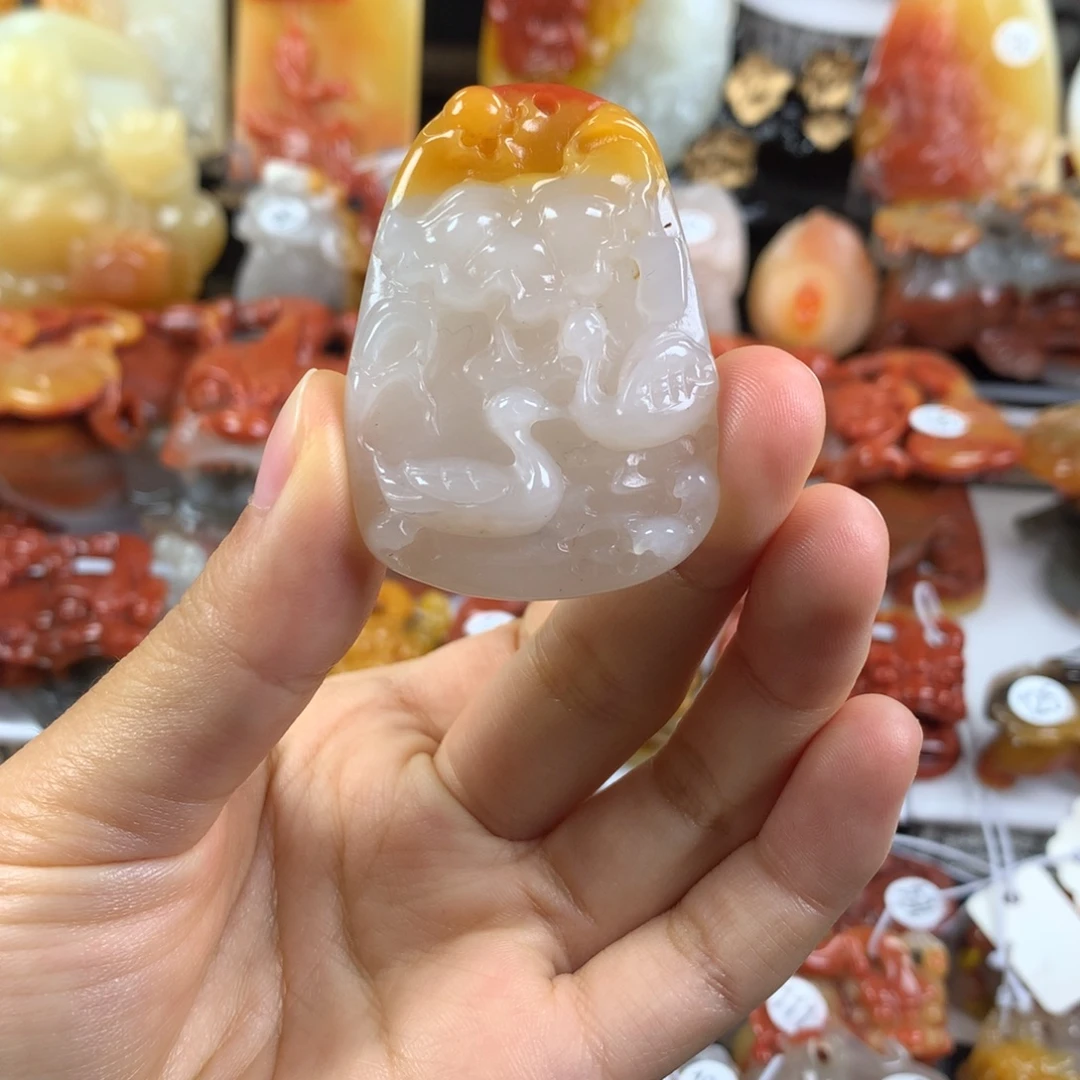 石英质玉（黄龙玉）未镶嵌挂件