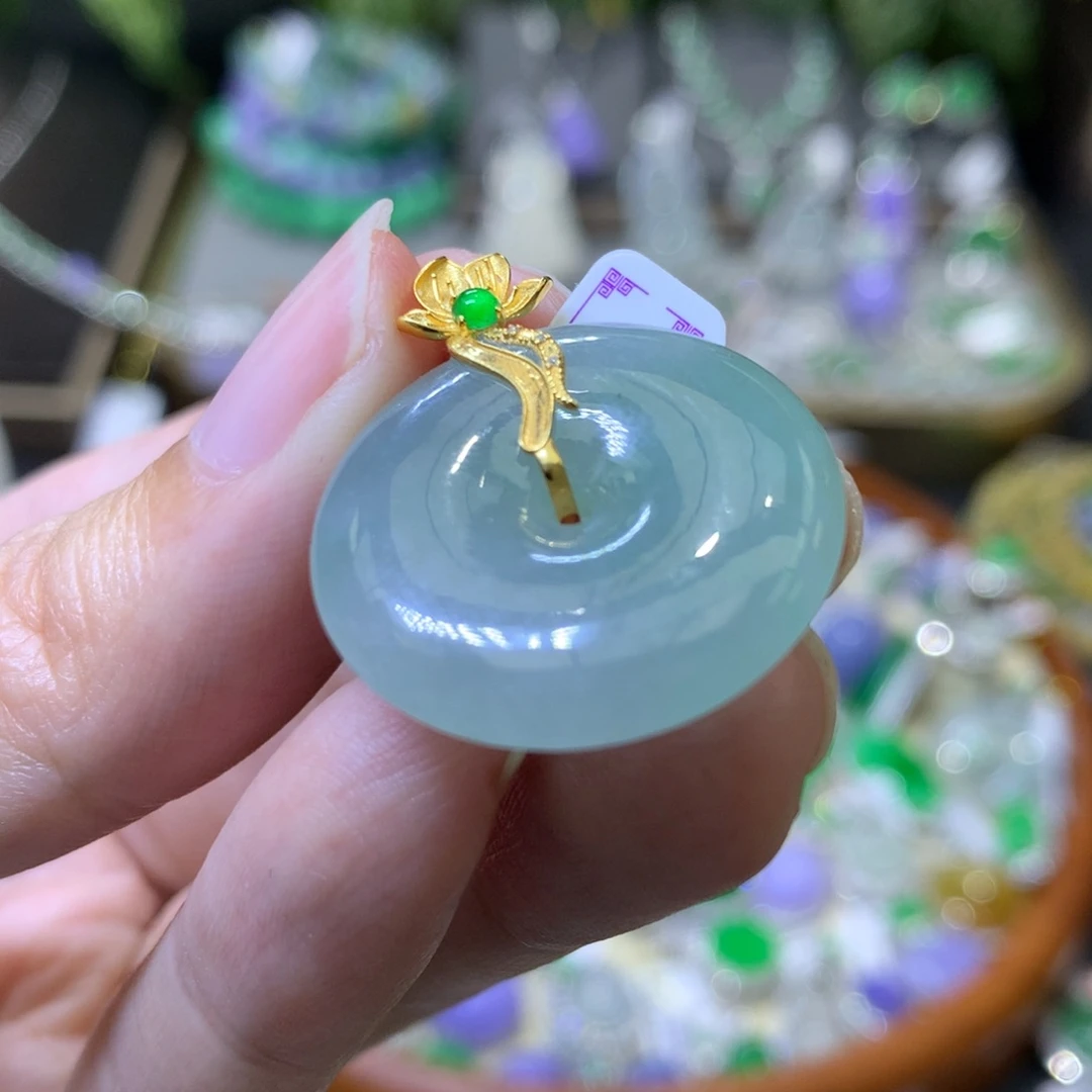 颈饰18K金镶嵌翡翠