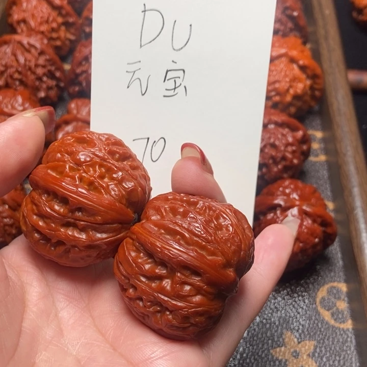 D***.文玩核桃吊坠元宝