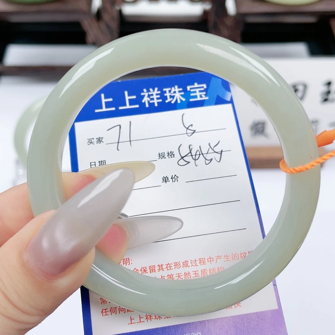 和田玉手镯未镶嵌