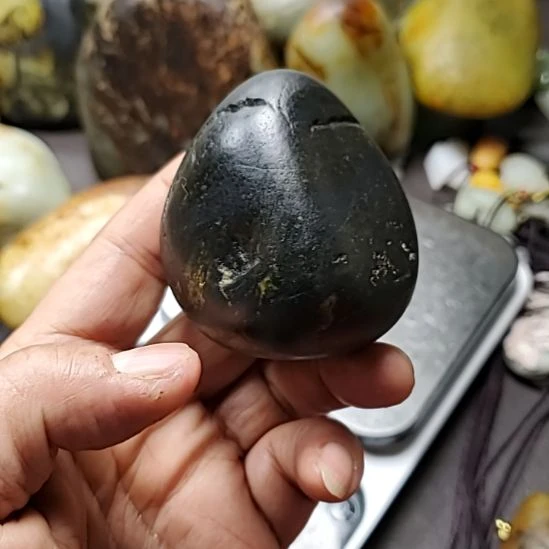 和田玉未镶嵌把件