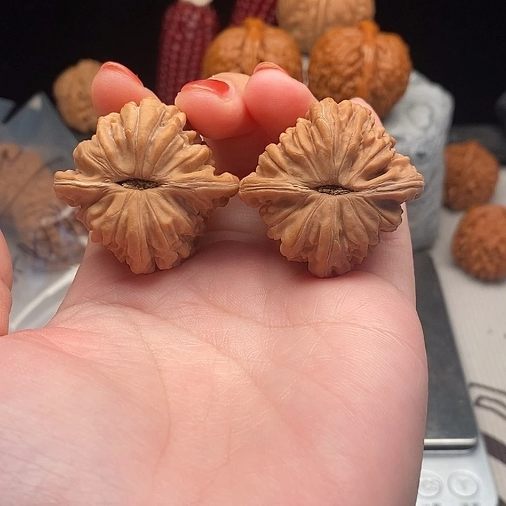 x***7文玩核桃吊坠36尺四座楼