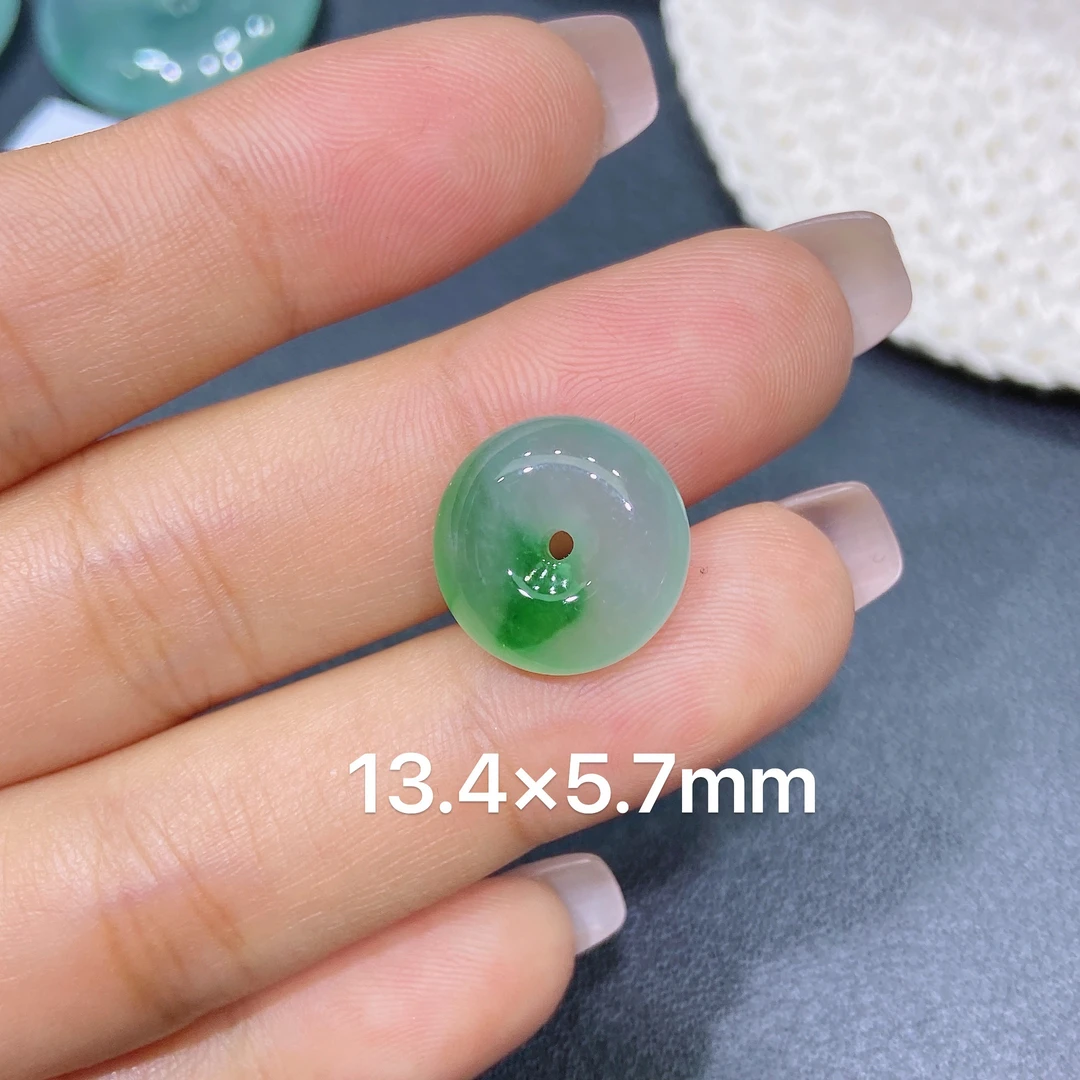 缅甸天然A货翡翠 老坑冰种灵动飘阳绿迷你平安扣吊坠玉质细腻k007