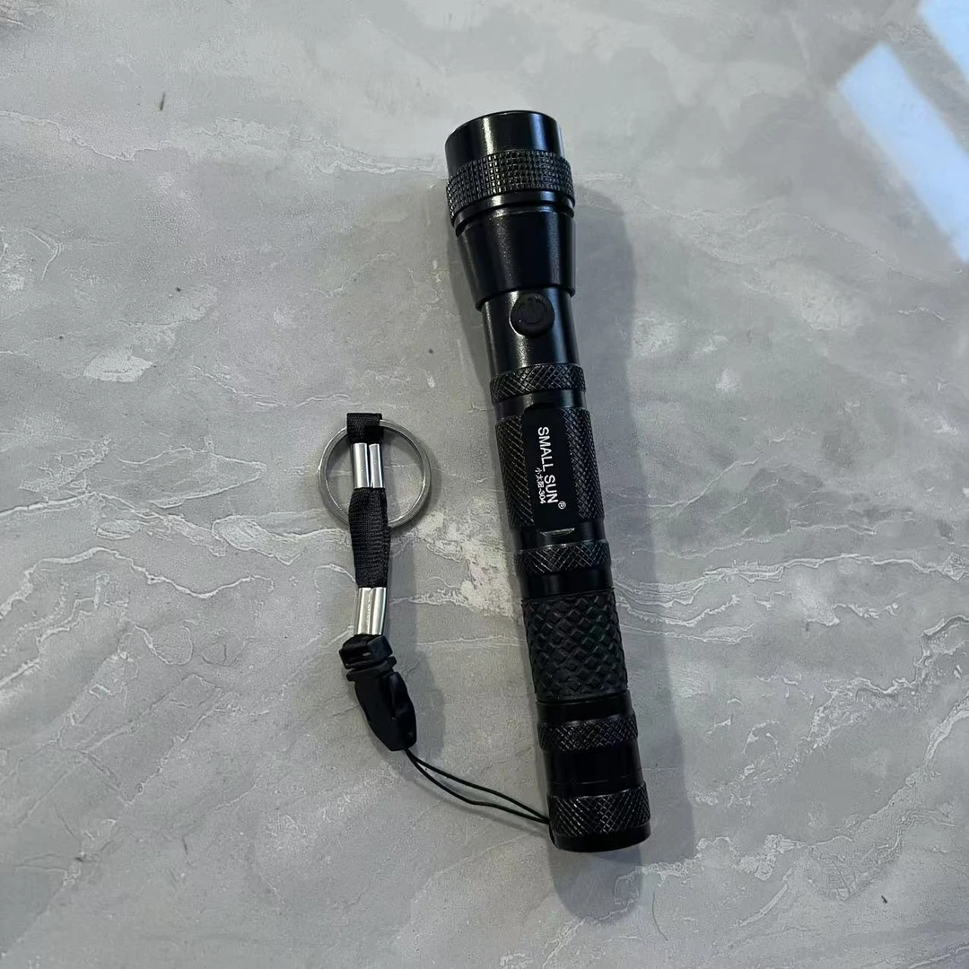 【291】黑色金属小手电筒15.5厘米