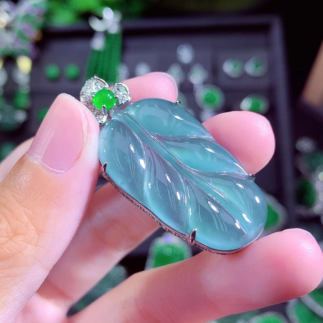 颈饰未镶嵌翡翠天然