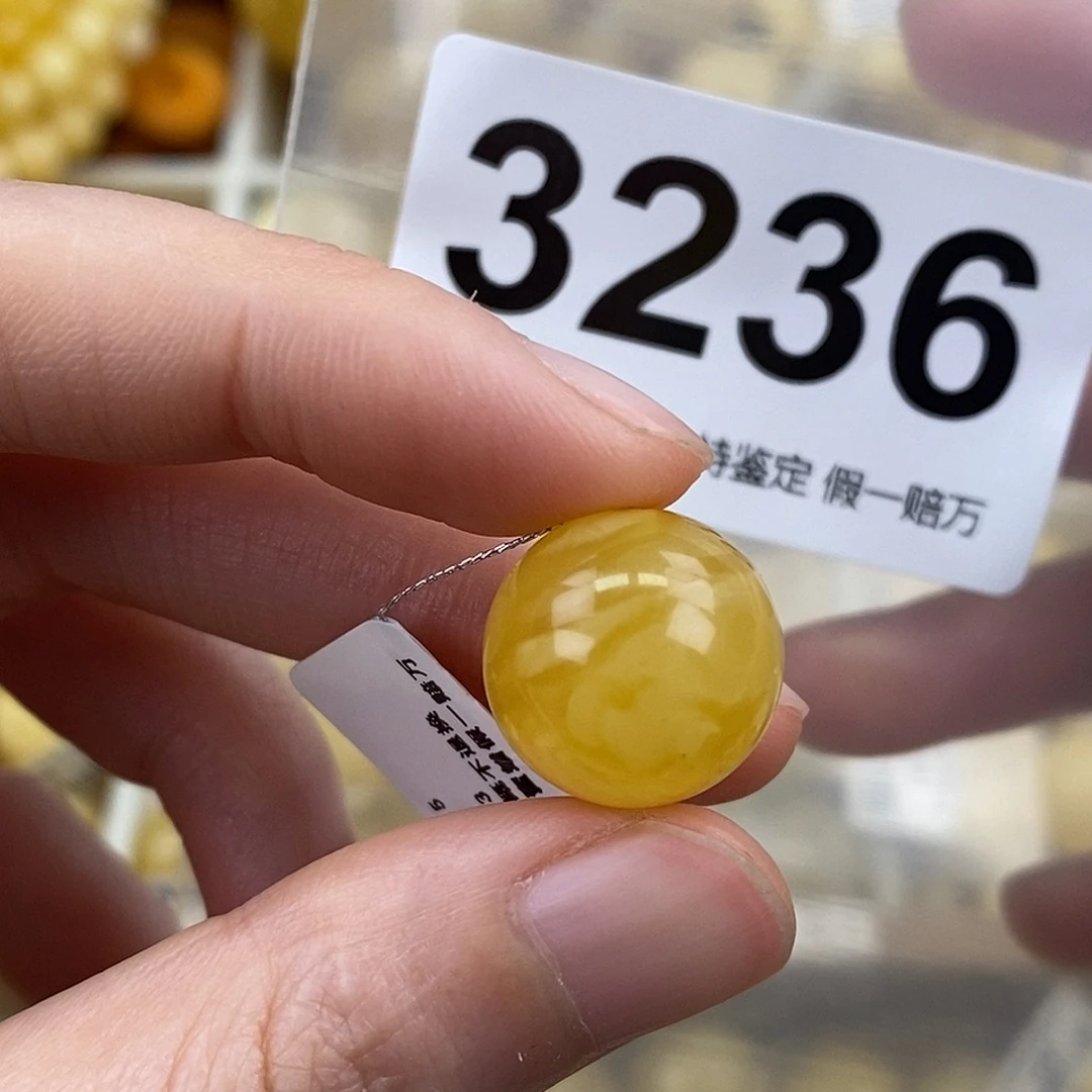 昂***～蜜蜡未镶嵌珠宝奇石15.5