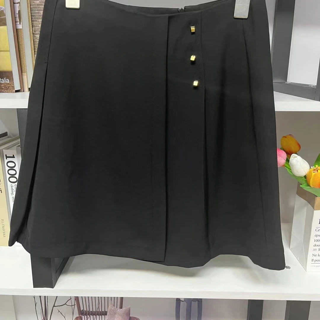 GM1124【品牌撤柜】时尚黑色金属扣装饰设计半身裙