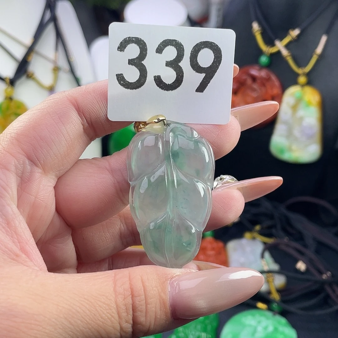 翡翠未镶嵌吊坠(赠链)