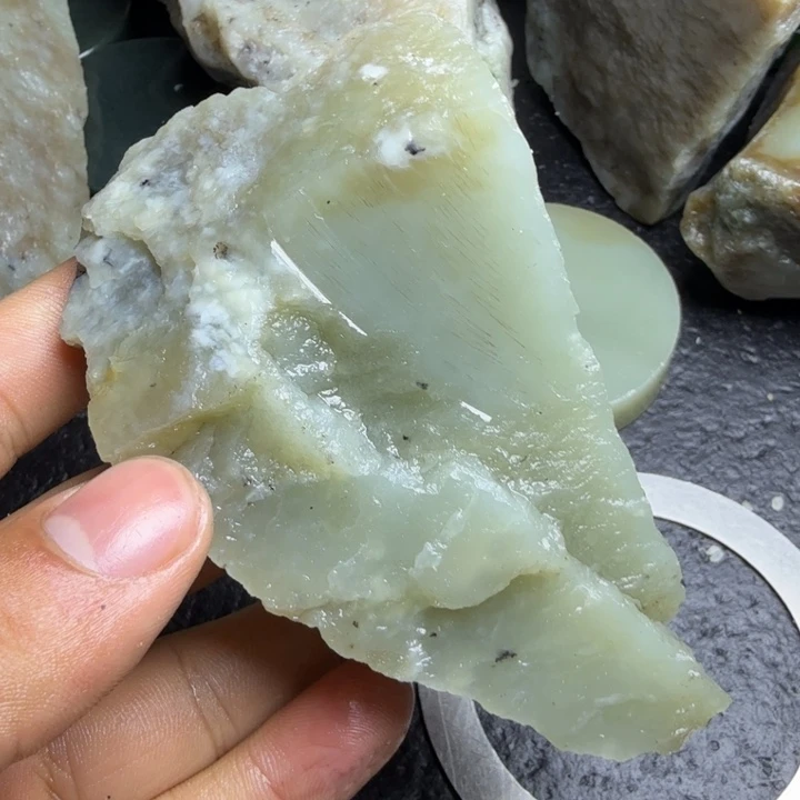 和田玉（糖玉）未镶嵌珠宝奇石