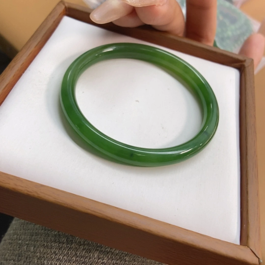 【闪购商品】未镶嵌手镯和田玉（碧玉）