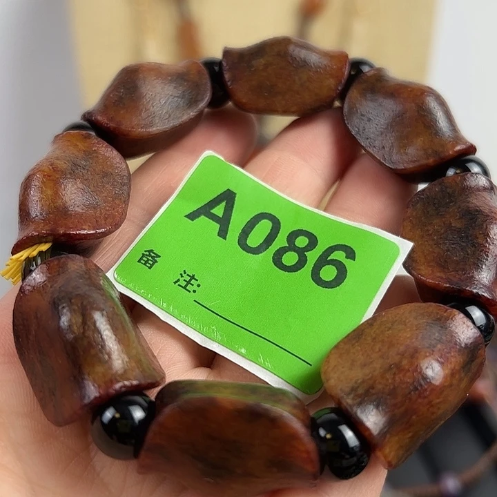 孙***强和田玉（糖玉）未镶嵌颈饰