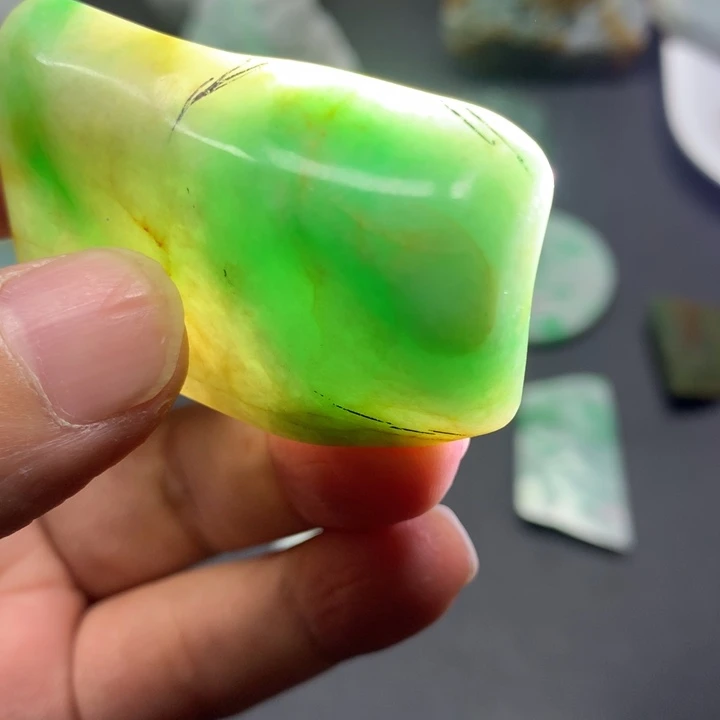 翡翠颈饰未镶嵌翡翠