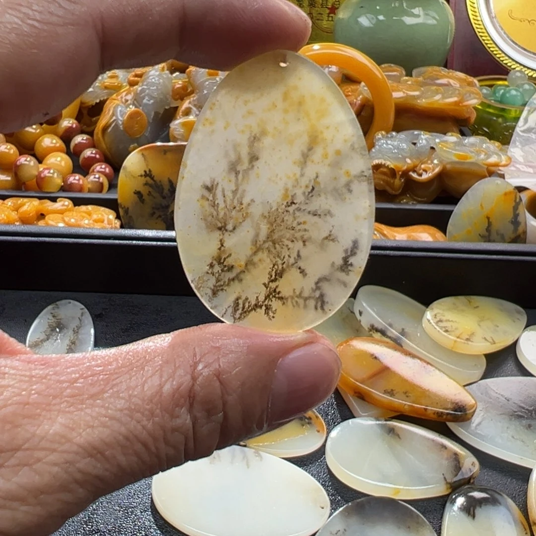 石英质玉未镶嵌颈饰